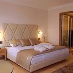 Mega & Nisantasi Hotel 4*