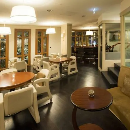 Mega & Nisantasi Hotel 4*