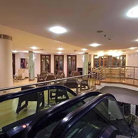 Mega & Nisantasi Hotel 4*