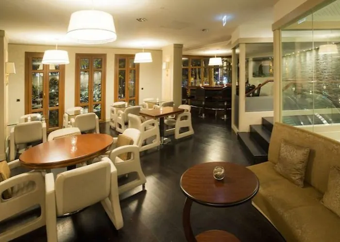 Mega & Nisantasi Hotel 4*