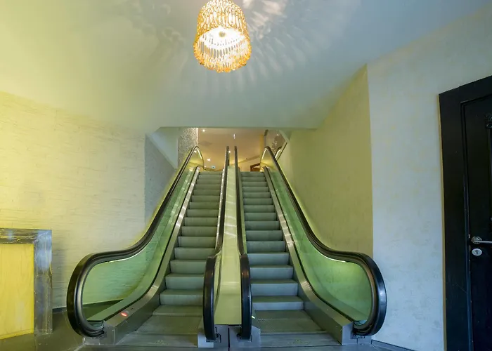 Mega & Nisantasi Hotel 4*