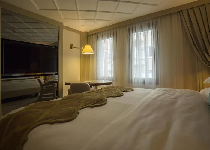 Mega & Nisantasi Hotel 4*