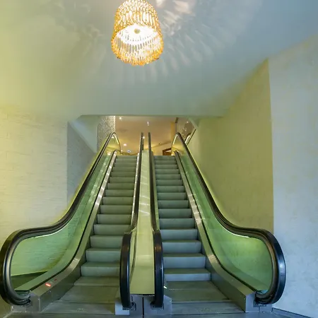 Mega & Nisantasi Hotel 4*